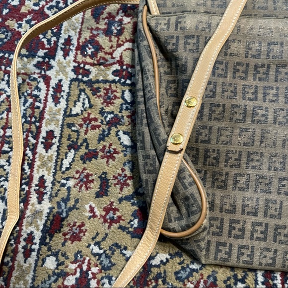 🌈 Amazing Vintage Fendi crossbody bag - Picture 15 of 16